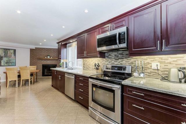 10 Scarbell Dr, House detached with 4 bedrooms, 4 bathrooms and 6 parking in Toronto ON | Image 2