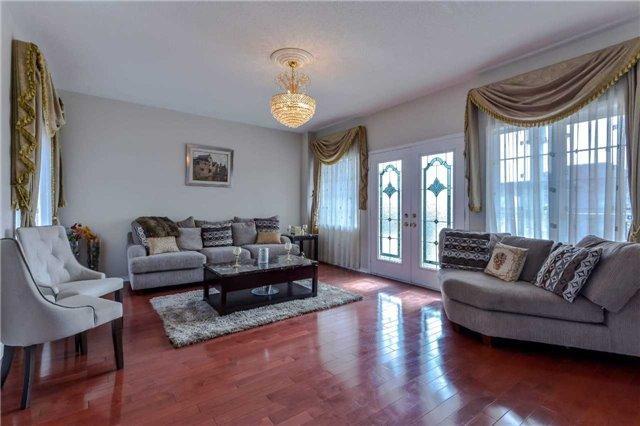 5465 Churchill Meadows Blvd, House detached with 3 bedrooms, 4 bathrooms and 2 parking in Mississauga ON | Image 3