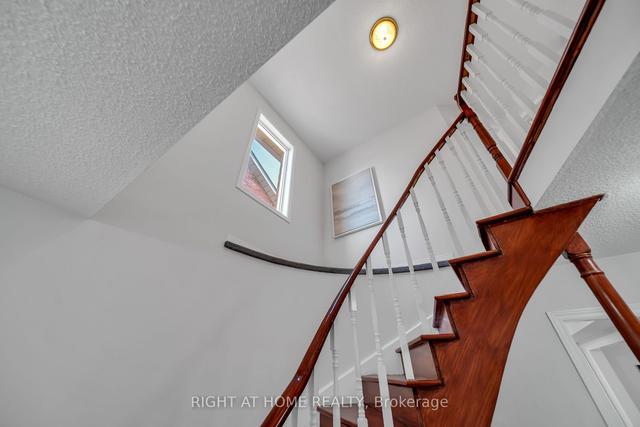 39 St.Thomas St, House detached with 4 bedrooms, 4 bathrooms and 4 parking in Whitby ON | Image 6