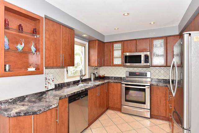 5 Cavendish Crt, House detached with 4 bedrooms, 4 bathrooms and 8 parking in Vaughan ON | Image 2