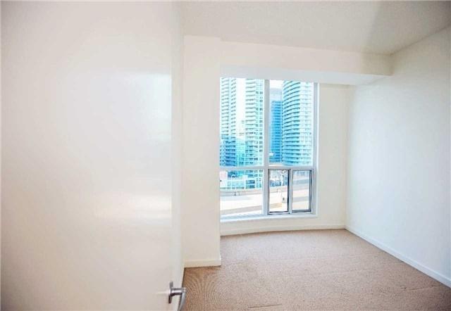 1001 - 218 Queens Quay W, Condo with 2 bedrooms, 2 bathrooms and 1 parking in Toronto ON | Image 13
