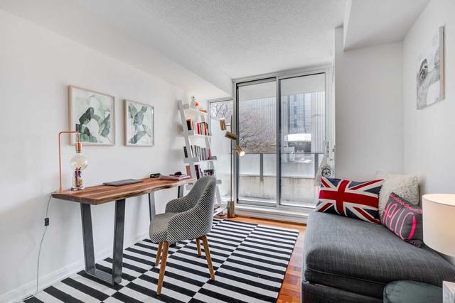 511 - 111 Elizabeth St, Condo with 2 bedrooms, 2 bathrooms and 1 parking in Toronto ON | Image 6