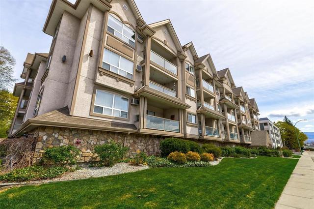 306 - 1965 Pandosy Street, Condo with 1 bedrooms, 2 bathrooms and null parking in Kelowna BC | Card Image