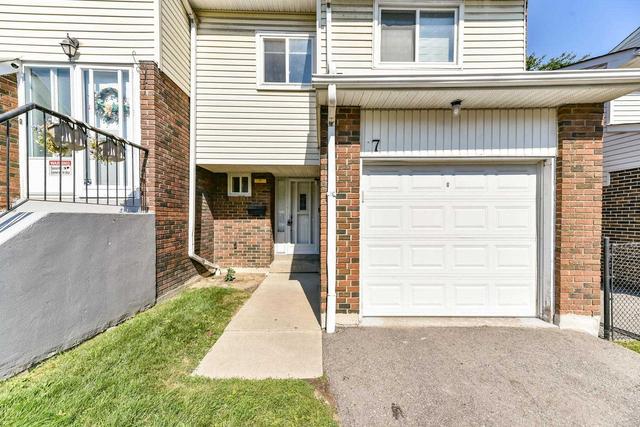 7 Sandringham Crt, Townhouse with 4 bedrooms, 3 bathrooms and 2 parking in Brampton ON | Image 1