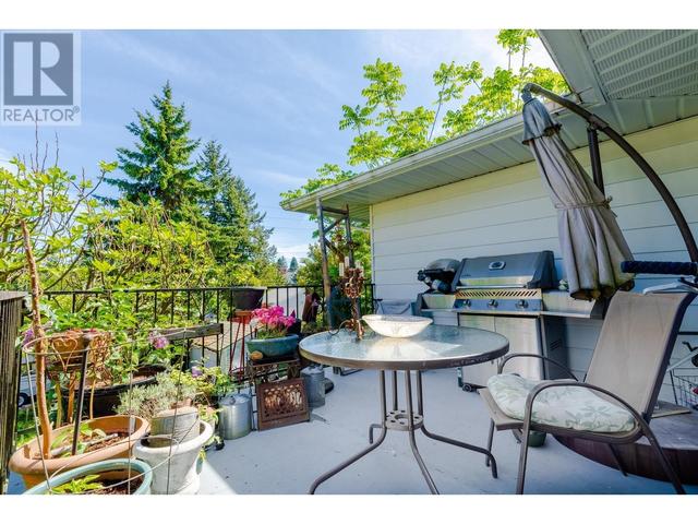 120 Glover Avenue, House detached with 5 bedrooms, 2 bathrooms and 1 parking in New Westminster BC | Image 6