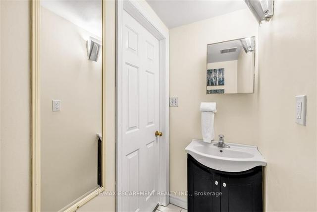 1537 King St E, House detached with 3 bedrooms, 2 bathrooms and 1 parking in Hamilton ON | Image 7