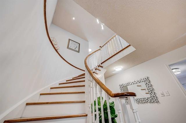 22 The Bridle Tr, House detached with 4 bedrooms, 4 bathrooms and 4 parking in Markham ON | Image 10
