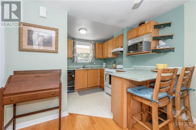 2692 Draper Avenue, House attached with 2 bedrooms, 1 bathrooms and 1 parking in Ottawa ON | Image 5