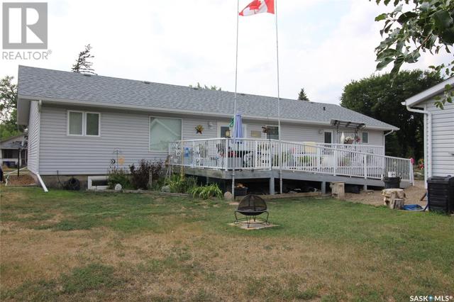 135 Elm Avenue N, House detached with 3 bedrooms, 3 bathrooms and null parking in Eastend SK | Image 37