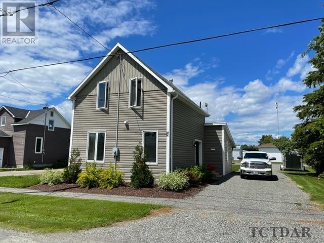 49 Fifth Ave, House detached with 3 bedrooms, 2 bathrooms and null parking in Englehart ON | Image 1
