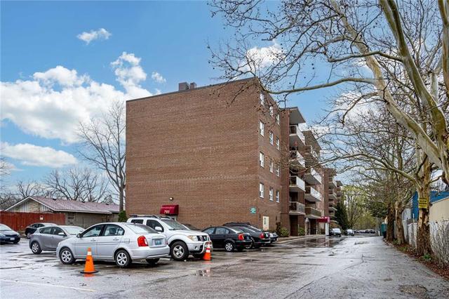 102 - 793 Colborne Street, Condo with 2 bedrooms, 1 bathrooms and 1 parking in Brantford ON | Image 2