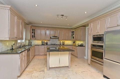 124 Old Surrey Lane, House detached with 5 bedrooms, 6 bathrooms and 6 parking in Richmond Hill ON | Image 6