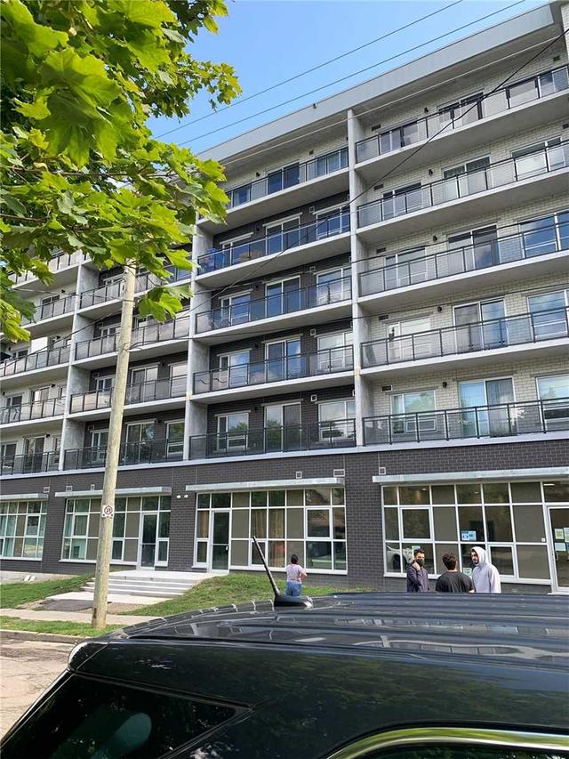 216 - 275 Larch St, Condo with 2 bedrooms, 1 bathrooms and 0 parking in Waterloo ON | Card Image