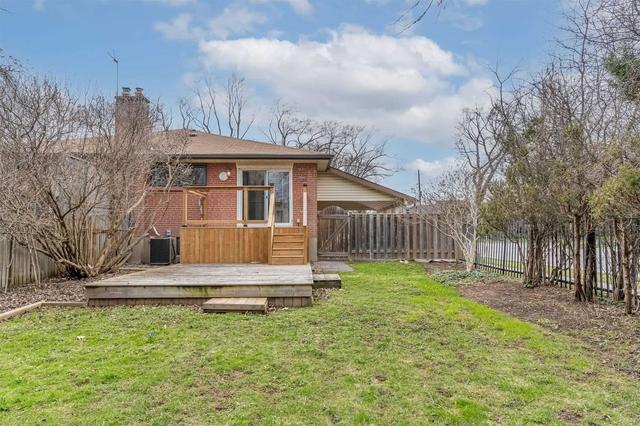 2402 Belyea St, House semidetached with 3 bedrooms, 3 bathrooms and 6 parking in Oakville ON | Image 26