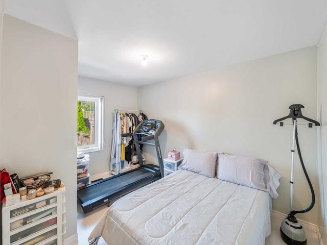 739 Vaughan Rd, House detached with 2 bedrooms, 1 bathrooms and 1 parking in Toronto ON | Image 3