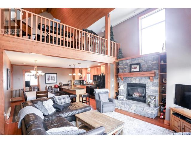 d - 5875 Snowpines Way, House attached with 4 bedrooms, 3 bathrooms and 2 parking in Kootenay Boundary E BC | Image 6
