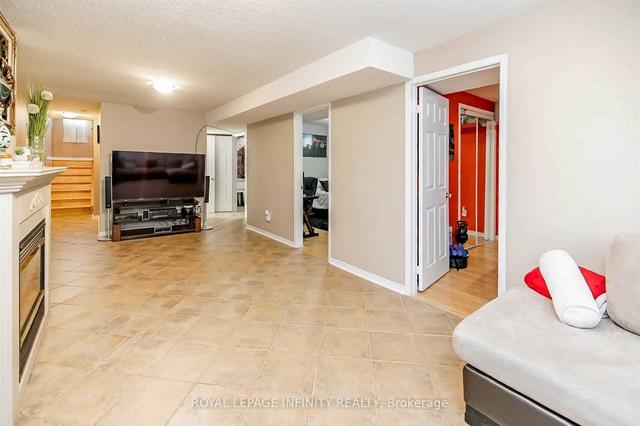 72 Mosley Cres, House detached with 2 bedrooms, 2 bathrooms and 5.5 parking in Brampton ON | Image 19