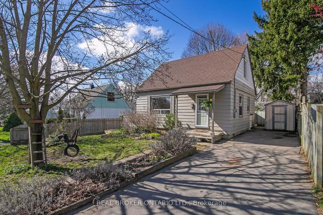 26 Memorial Cres, House detached with 3 bedrooms, 1 bathrooms and 3 parking in Guelph ON | Image 1