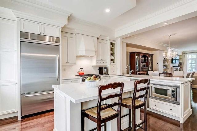 2376 Marine Dr, Townhouse with 3 bedrooms, 4 bathrooms and 2 parking in Oakville ON | Image 6