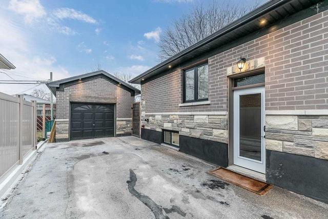 45 Bridgenorth Cres, House detached with 2 bedrooms, 3 bathrooms and 6 parking in Toronto ON | Image 27