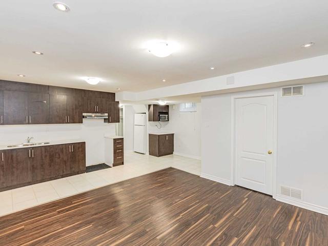 692 Sauve St, House attached with 4 bedrooms, 4 bathrooms and 3 parking in Milton ON | Image 25