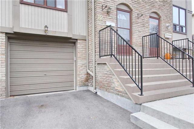 82 Guildford Cres, Townhouse with 3 bedrooms, 2 bathrooms and 1 parking in Brampton ON | Image 1