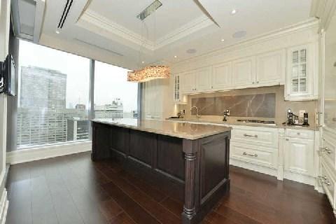 2303 - 55 Scollard St, Condo with 2 bedrooms, 3 bathrooms and 2 parking in Toronto ON | Image 5