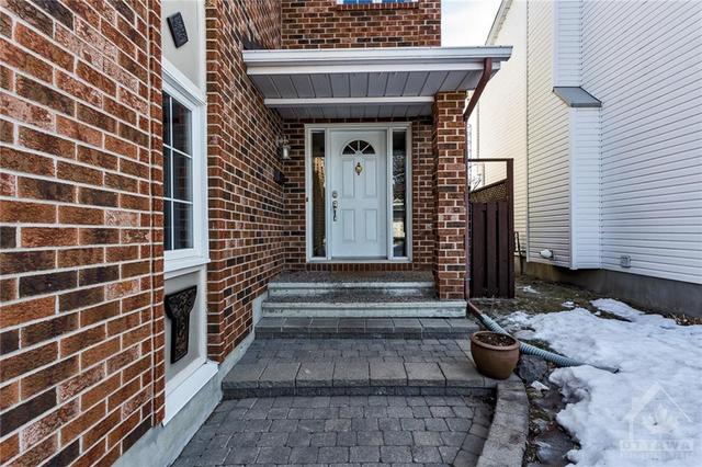 94 Peacock Crescent, House detached with 4 bedrooms, 4 bathrooms and 6 parking in Ottawa ON | Image 2