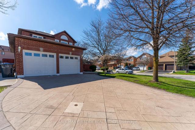 4 Cedarwood Cres, House detached with 3 bedrooms, 4 bathrooms and 6 parking in Brampton ON | Image 1