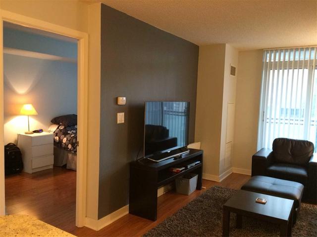 1004 - 18 Harbour St, Condo with 1 bedrooms, 1 bathrooms and 1 parking in Toronto ON | Image 5