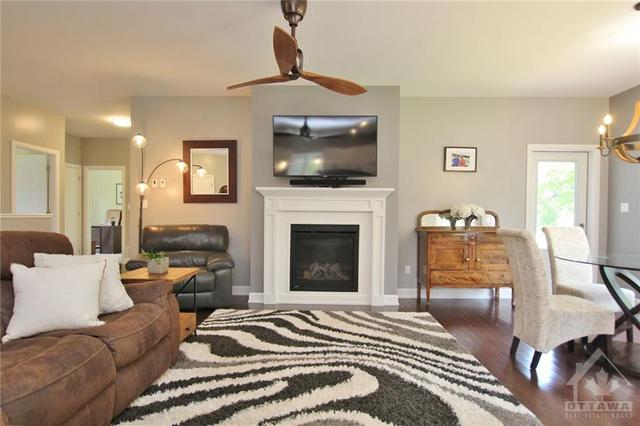 296 Stonewalk Way, House detached with 4 bedrooms, 3 bathrooms and 8 parking in Ottawa ON | Image 8