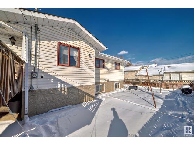 9647 106a Av Nw, House detached with 6 bedrooms, 3 bathrooms and 4 parking in Edmonton AB | Image 42