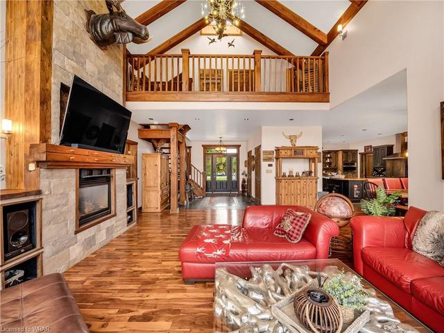 18 Evans Drive, House detached with 5 bedrooms, 4 bathrooms and 10 parking in Kawartha Lakes ON | Image 2