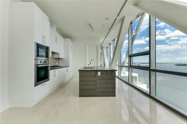 ph1404 - 29 Queens Quay E, Condo with 4 bedrooms, 4 bathrooms and 2 parking in Toronto ON | Image 11