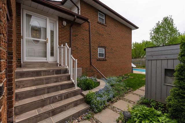985 Hawthorne Crt, House detached with 2 bedrooms, 2 bathrooms and 5 parking in Oshawa ON | Image 24