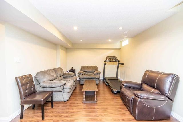 8 Tufton Cres, House detached with 3 bedrooms, 3 bathrooms and 3 parking in Brampton ON | Image 17