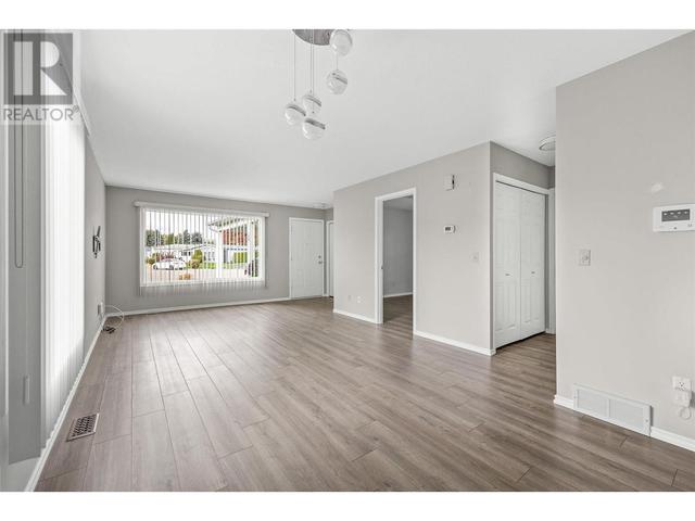 106 - 1255 Raymer Avenue, House detached with 2 bedrooms, 1 bathrooms and 2 parking in Kelowna BC | Image 8