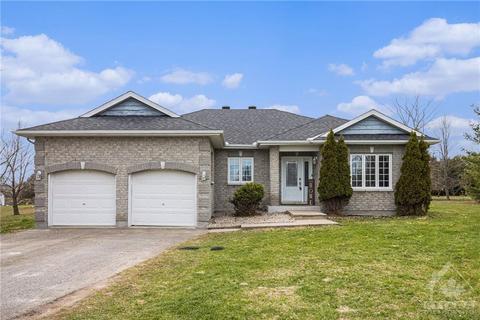 10 Meadowview Drive, House detached with 4 bedrooms, 2 bathrooms and 6 parking in North Grenville ON | Card Image