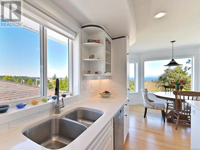 5386 Georgiaview Cres, House detached with 4 bedrooms, 4 bathrooms and 4 parking in Nanaimo BC | Image 11