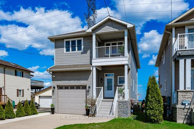 795 Beach Blvd, House detached with 3 bedrooms, 3 bathrooms and 3 parking in Hamilton ON | Image 1