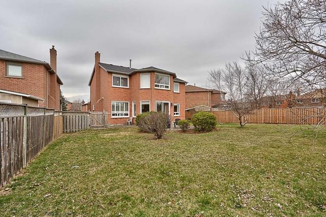 16 Neville Cres, House detached with 4 bedrooms, 3 bathrooms and 4 parking in Brampton ON | Image 26