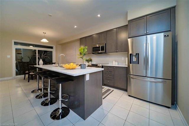 7760 Tupelo Cres, House detached with 4 bedrooms, 3 bathrooms and 4 parking in Niagara Falls ON | Image 3