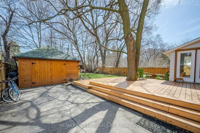 117 Eastville Ave, House detached with 3 bedrooms, 3 bathrooms and 4 parking in Toronto ON | Image 28