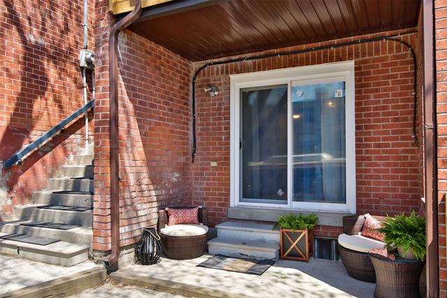 2131 Dufferin St, House detached with 7 bedrooms, 5 bathrooms and 2 parking in Toronto ON | Image 30