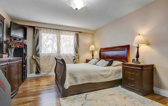 17 Midvale Rd, House detached with 4 bedrooms, 4 bathrooms and 7 parking in Toronto ON | Image 8