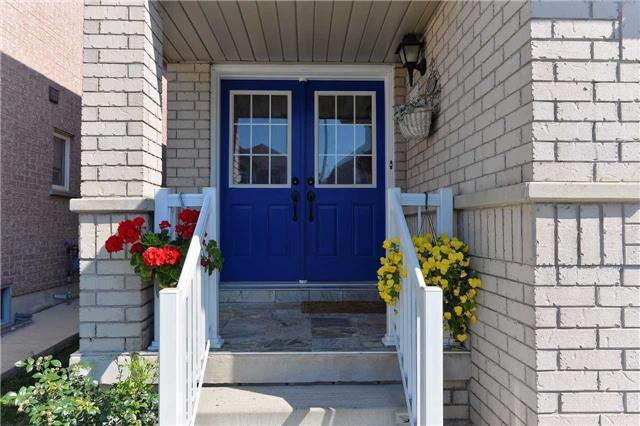 20 Sugarberry Dr, House semidetached with 3 bedrooms, 4 bathrooms and 2 parking in Brampton ON | Image 2