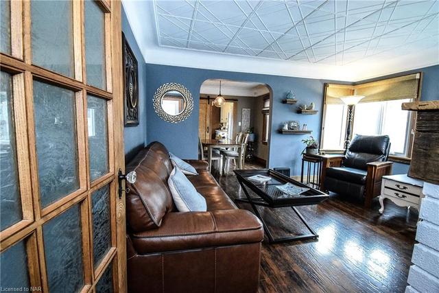 30 Stuart Avenue, House detached with 4 bedrooms, 2 bathrooms and 3 parking in St. Catharines ON | Image 5