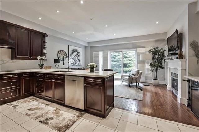 18 St Lawrence Dr, Townhouse with 4 bedrooms, 4 bathrooms and 3 parking in Mississauga ON | Image 4