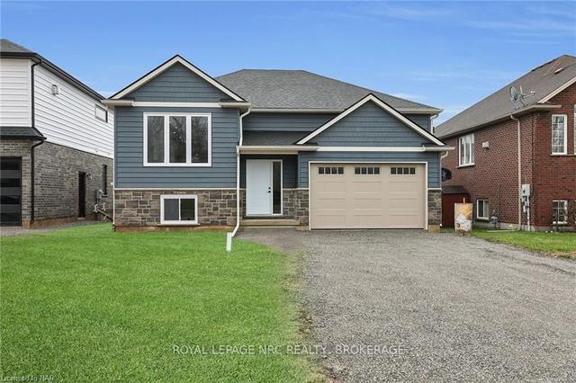 28 Ridge Rd S, House detached with 2 bedrooms, 2 bathrooms and 7 parking in Fort Erie ON | Image 1