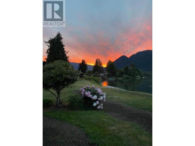 1413 Silver Sands Road, House detached with 3 bedrooms, 2 bathrooms and 1 parking in Sicamous BC | Image 9